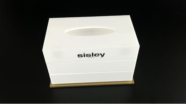 博藝展示的亞克力紙巾盒優(yōu)勢和特點？